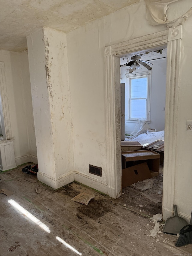 unfurnished room featuring a ceiling fan