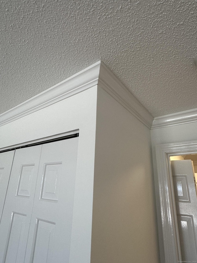 details featuring crown molding