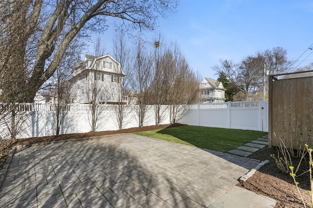 view of yard featuring a patio