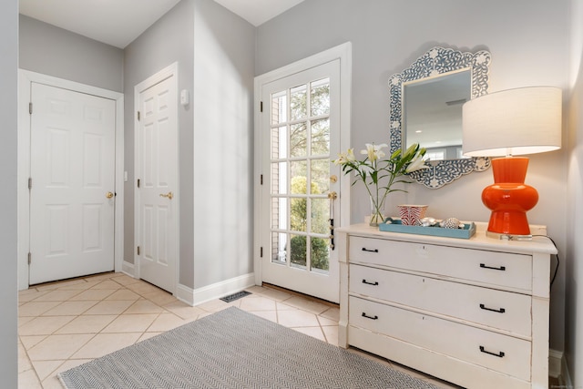 entrance foyer featuring visible vents, plenty of natural light, baseboards, and light tile patterned floors