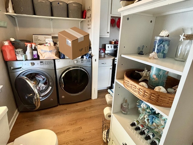 laundry room featuring light wood-style floors, laundry area, and washing machine and clothes dryer