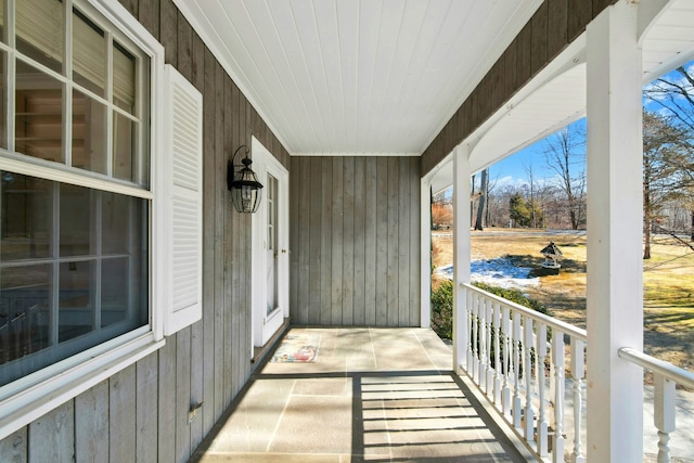 balcony featuring covered porch