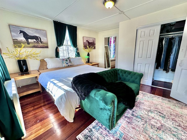 bedroom featuring dark wood-style floors and a closet