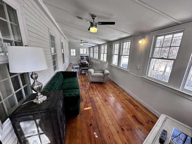 sunroom with ceiling fan