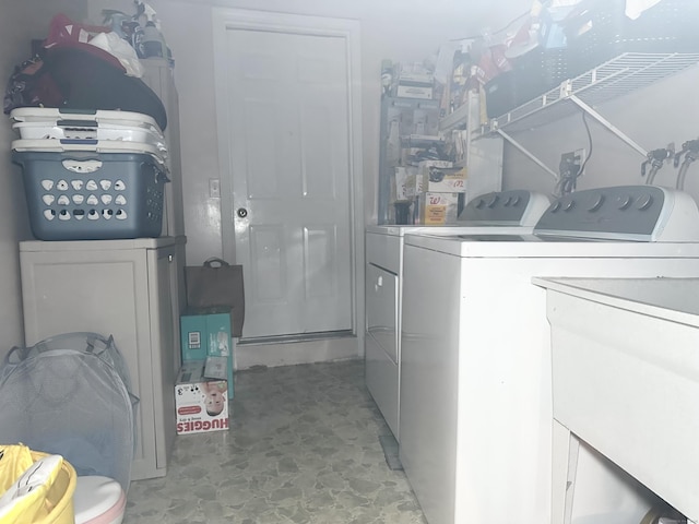 washroom with laundry area and washer and clothes dryer