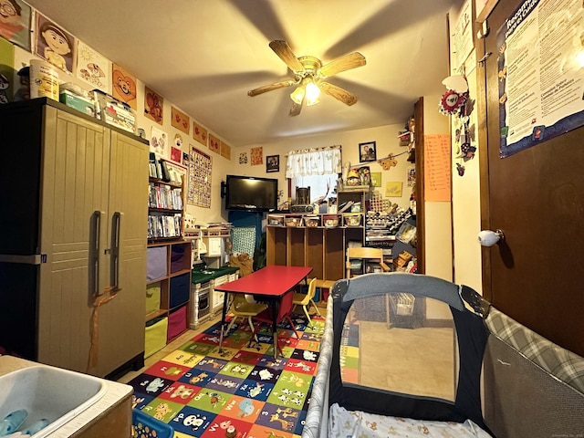 recreation room with a ceiling fan