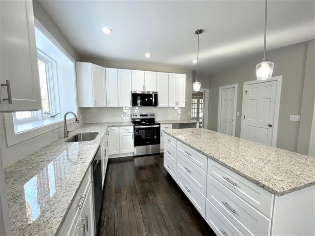 157R Sumner Wood Rd, Durham, CT 06422 - kitchen with a sink, stainless steel appliances, tasteful backsplash, dark wood finished floors, and a kitchen island