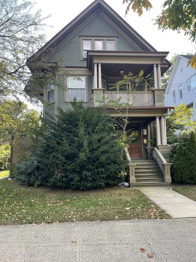 view of front of house featuring a balcony