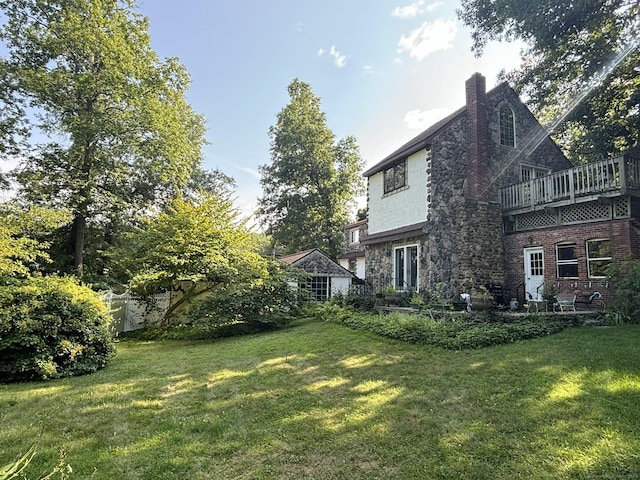 view of yard featuring a balcony