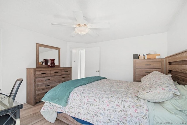 bedroom featuring light wood-type flooring and a ceiling fan