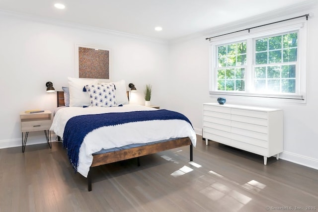 bedroom with recessed lighting, dark wood-style flooring, crown molding, and baseboards