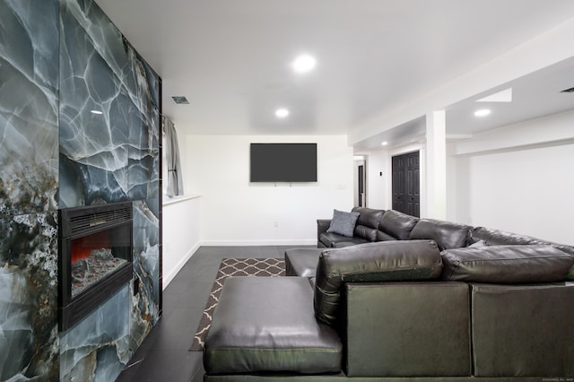 living area featuring recessed lighting, baseboards, and a premium fireplace