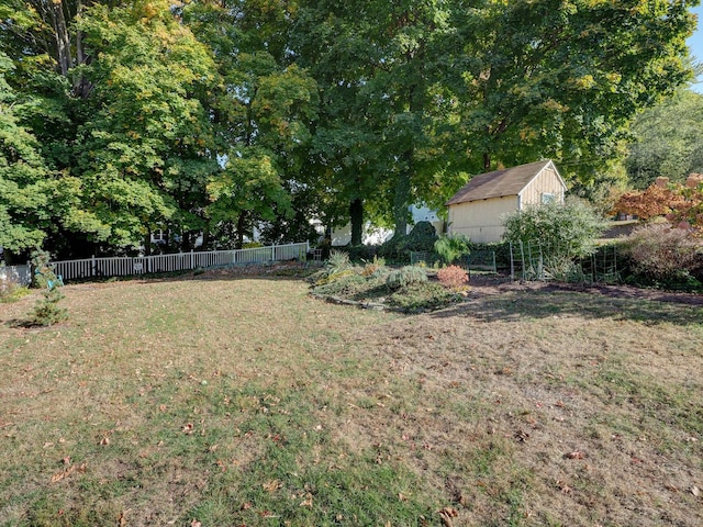 view of yard featuring fence