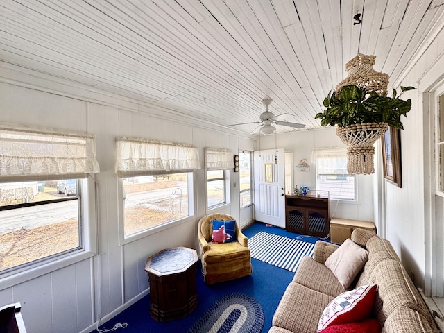 sunroom / solarium featuring a ceiling fan