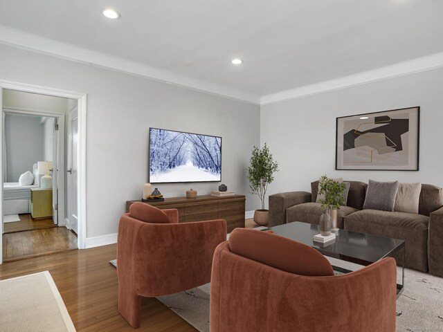 living room with baseboards, recessed lighting, and light wood-style floors