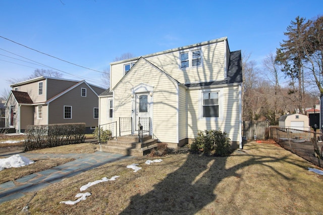 view of front facade with fence and a front yard