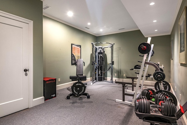 workout area featuring ornamental molding, recessed lighting, visible vents, and baseboards