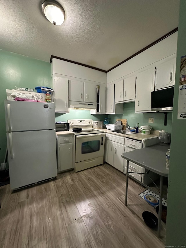 kitchen with dark wood-style floors, white electric range oven, freestanding refrigerator, a textured ceiling, and under cabinet range hood