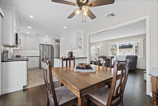 dining space featuring a ceiling fan, wood finished floors, visible vents, and recessed lighting