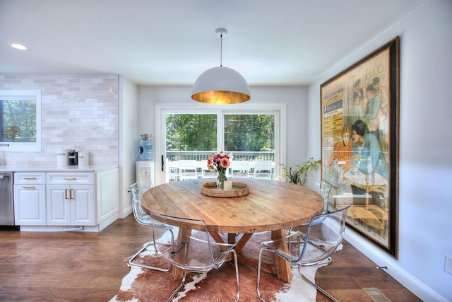 dining area featuring dark wood-style flooring, recessed lighting, visible vents, and baseboards