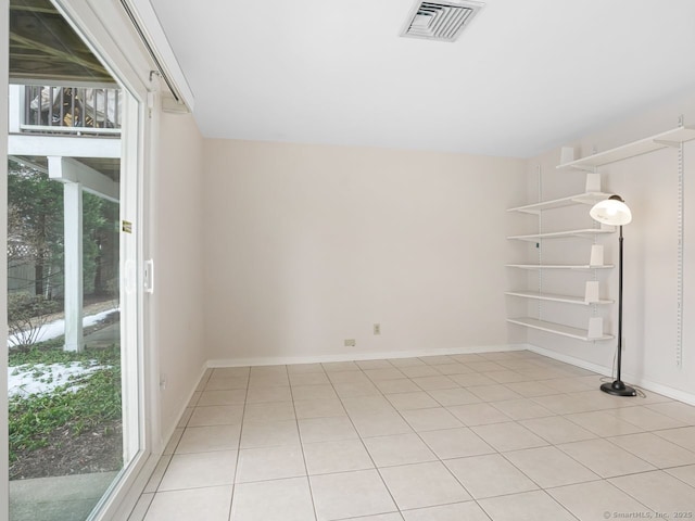 unfurnished room with visible vents, baseboards, and light tile patterned floors