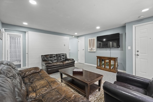 living area featuring recessed lighting, carpet flooring, and baseboards