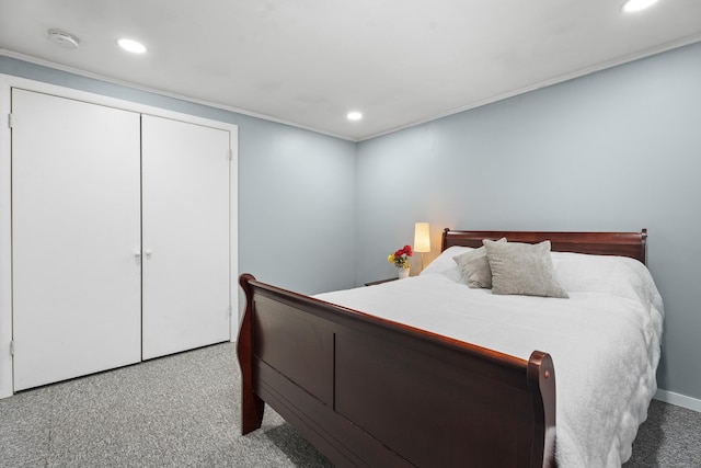 bedroom with crown molding, carpet, and recessed lighting