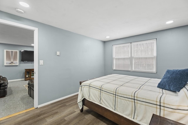 bedroom featuring baseboards, dark wood-style flooring, and recessed lighting