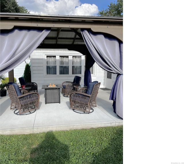 view of patio featuring an outdoor hangout area