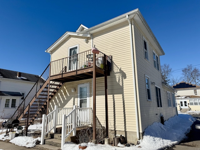 exterior space featuring a balcony