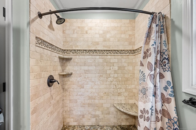 full bath with tiled shower