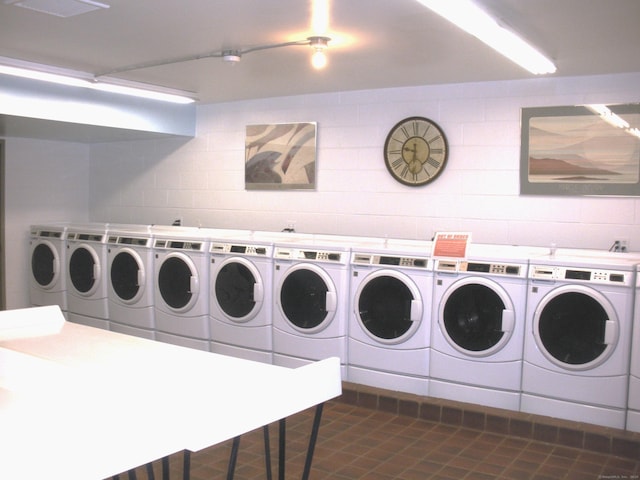 community laundry room featuring washing machine and clothes dryer