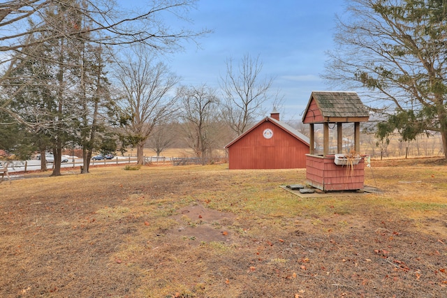 view of yard featuring an outbuilding and fence