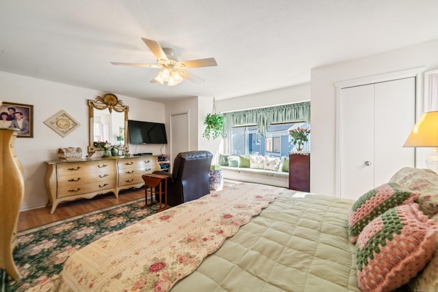 bedroom featuring wood finished floors and a ceiling fan