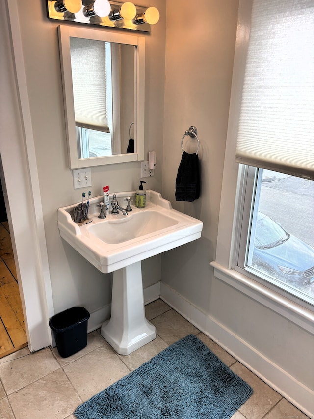 bathroom featuring baseboards and tile patterned floors