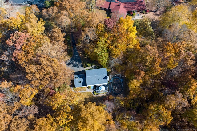 bird's eye view with a wooded view