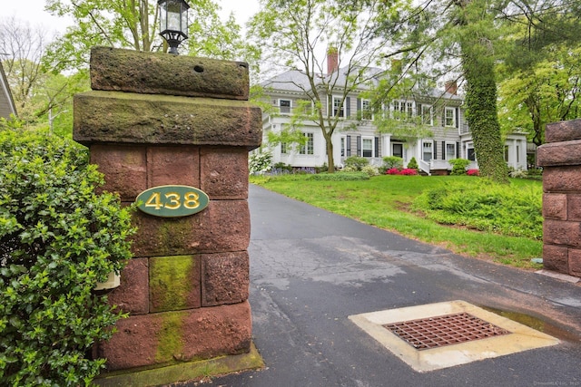 exterior space featuring a lawn