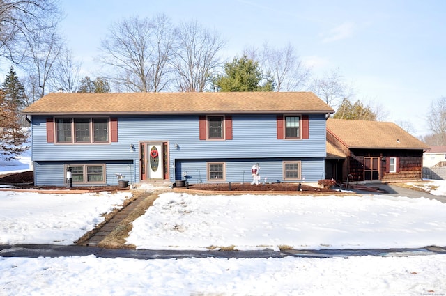 bi-level home featuring a shingled roof