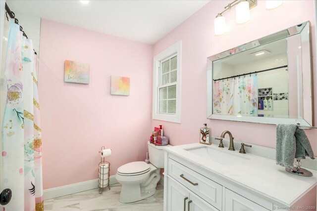 55 Country Woods Ln, Southbury, CT 06488 - full bathroom featuring a shower with shower curtain, toilet, vanity, and baseboards