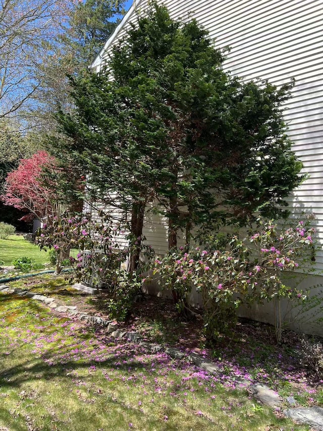75 Heather Glen Ln, Groton, CT 06355 - view of yard