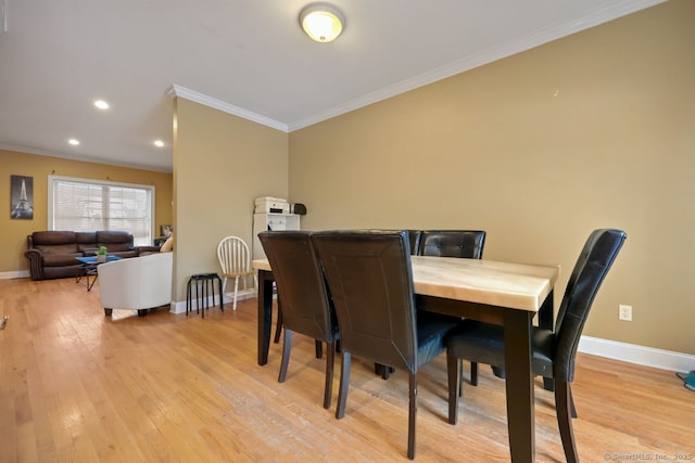 dining space with ornamental molding, light wood-type flooring, recessed lighting, and baseboards