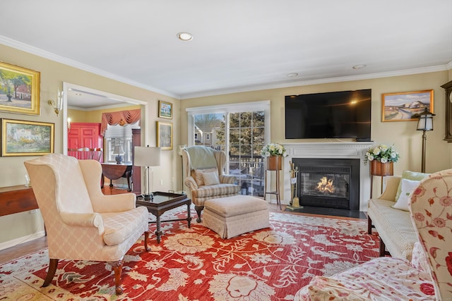 living room with recessed lighting, wood finished floors, a fireplace with flush hearth, baseboards, and crown molding