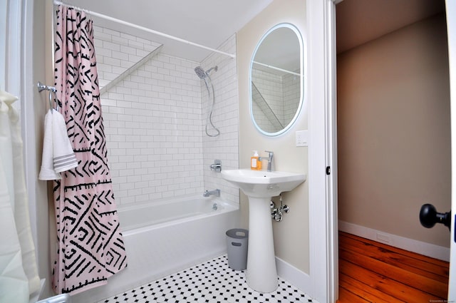 bathroom featuring shower / bath combo with shower curtain and baseboards