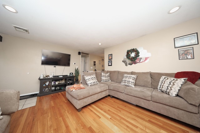 living room with light wood finished floors, visible vents, and recessed lighting