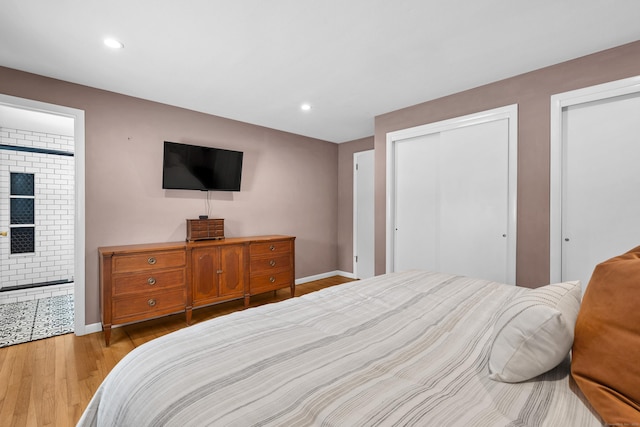 bedroom with light wood-style floors, baseboards, and recessed lighting