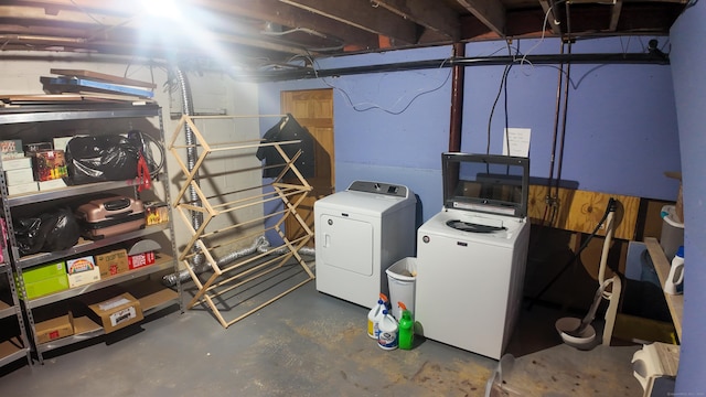 unfinished below grade area featuring washing machine and dryer