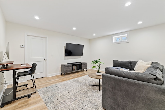 living room with light wood-style floors, recessed lighting, and baseboards