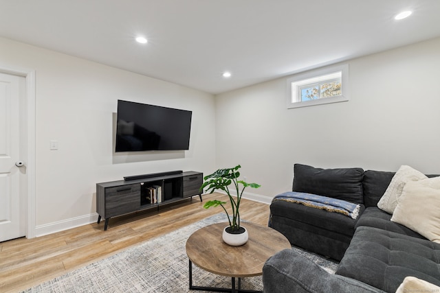 living area with recessed lighting, light wood-style flooring, and baseboards