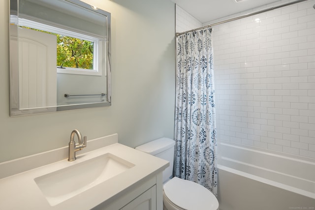 full bathroom featuring shower / bath combo with shower curtain, vanity, and toilet