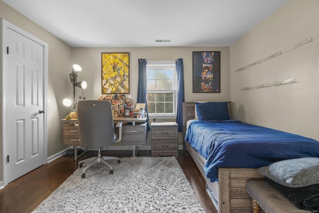 bedroom featuring dark wood-style flooring, visible vents, and baseboards